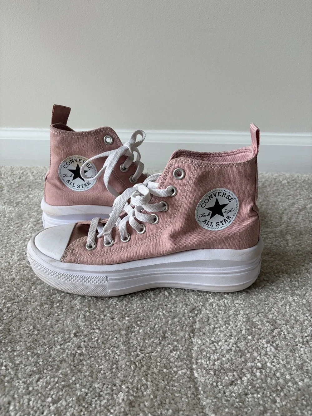 Converse Girls size 5 platform  Chuck Taylor High Top Sneakers - Muave